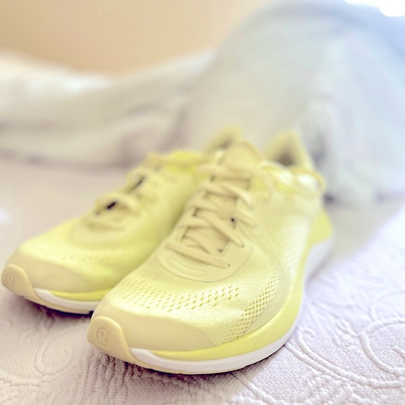 Lululemon Chargefeel Sneaker lemon sorbet sold out color size 8 blissfeel train - Picture 1 of 2